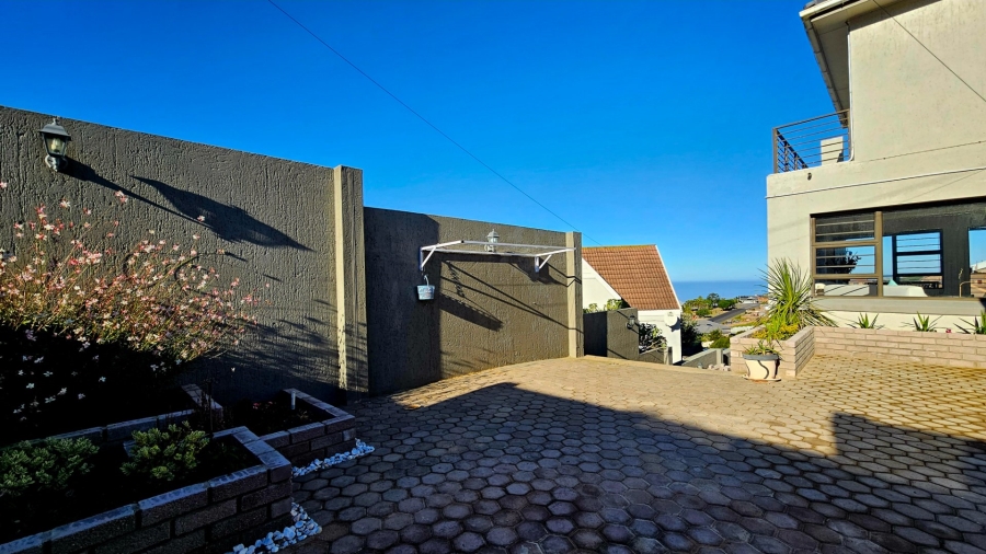 5 Bedroom Property for Sale in Dana Bay Western Cape